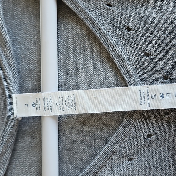 Lululemon Yin Time Long Sleeve, Size 2 - Picture 13 of 13